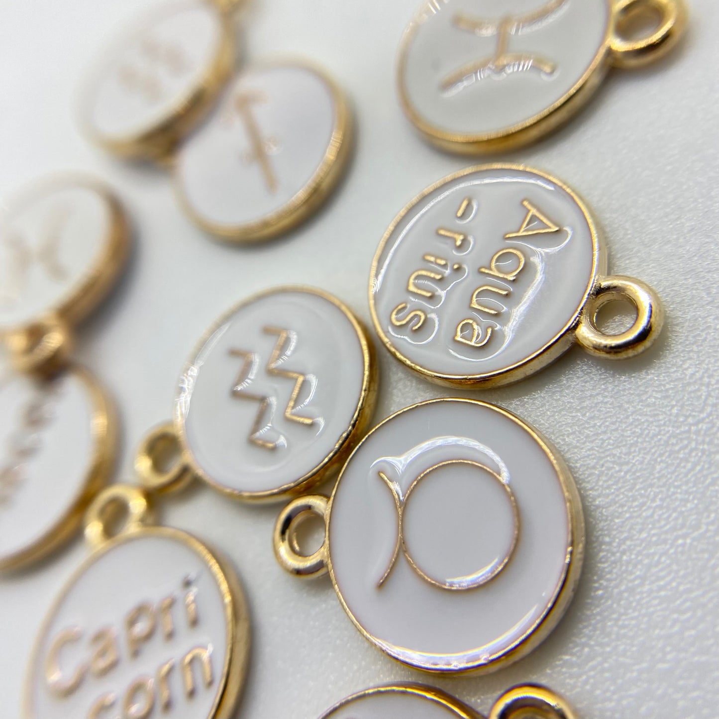 Charm Signe astrologique ♒
